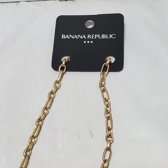 Banana Republic mother of pearl seashell with charms on a gold chain - Picture 9 of 10